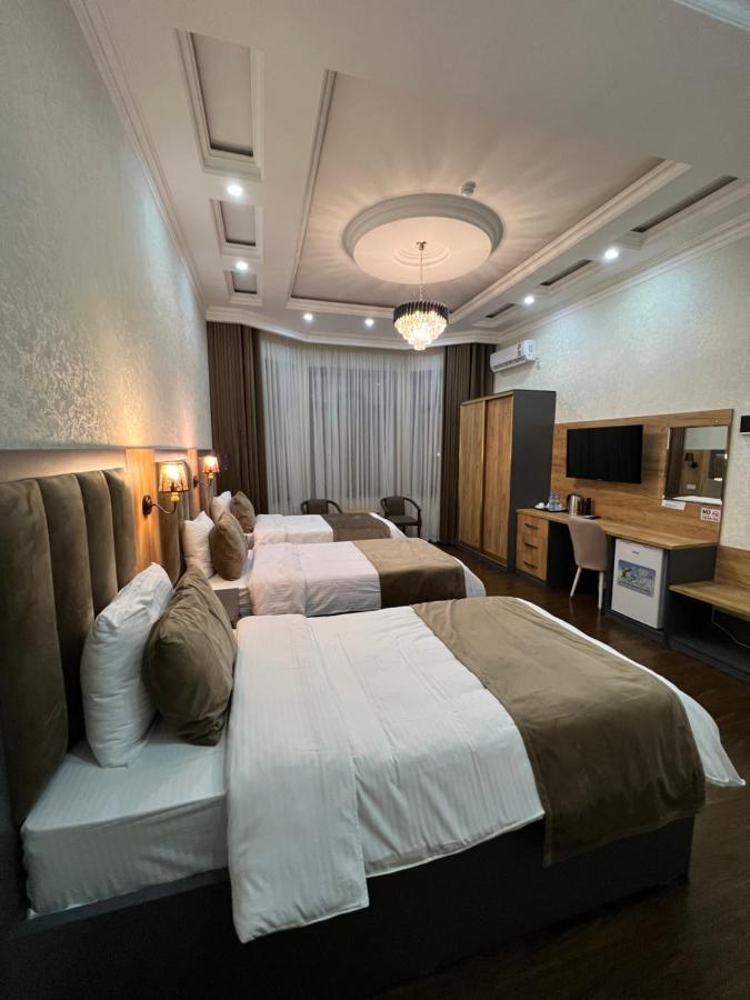 Hotel Sharq Dusjanbe Exteriör bild