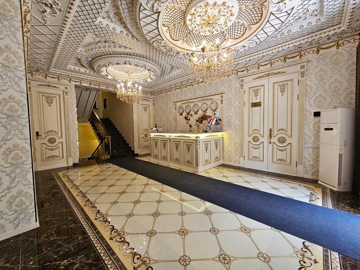 Hotel Sharq Dusjanbe Exteriör bild