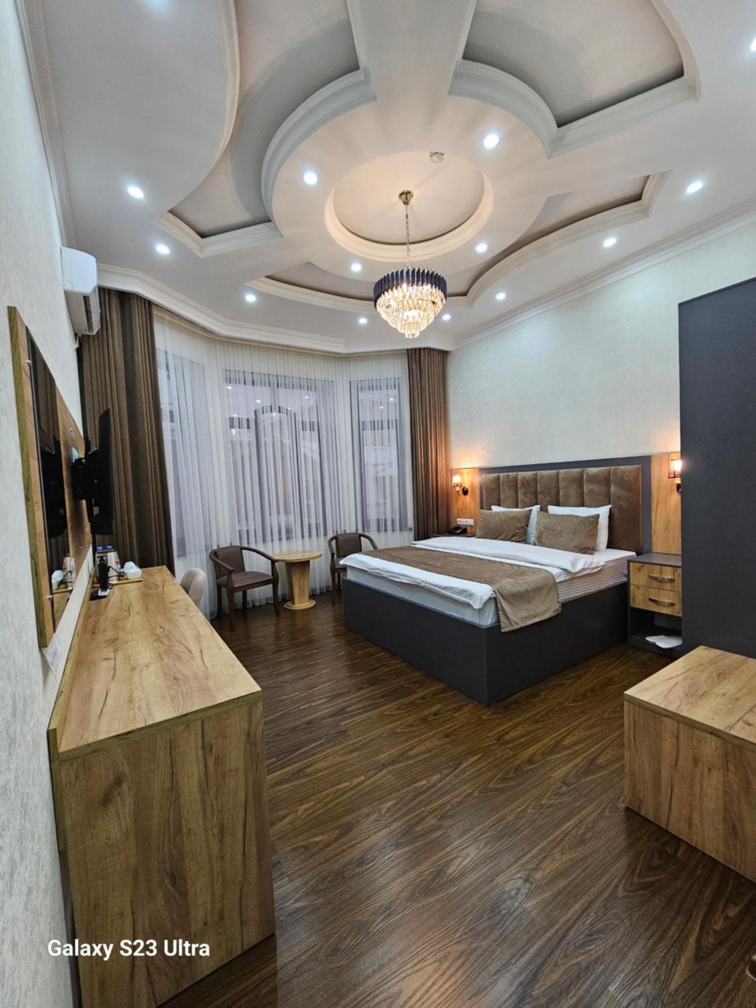 Hotel Sharq Dusjanbe Exteriör bild