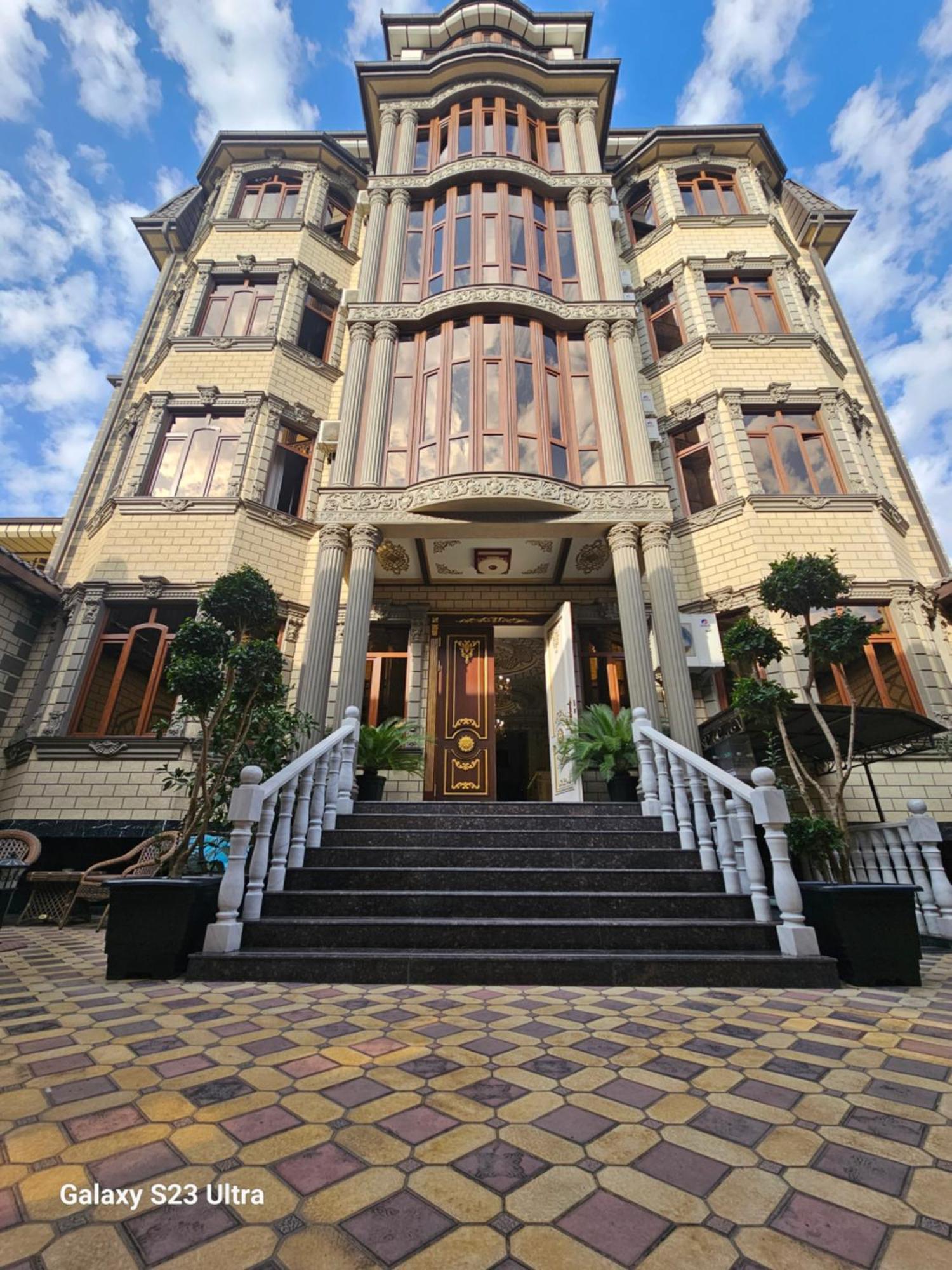 Hotel Sharq Dusjanbe Exteriör bild